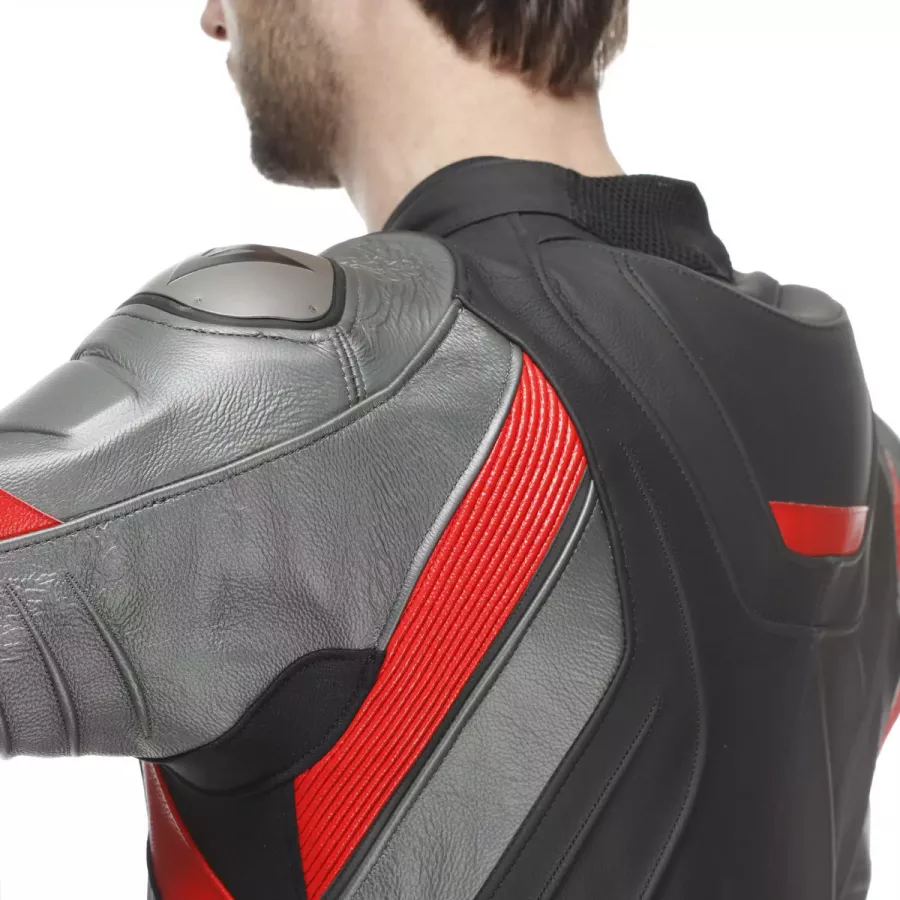 Dainese Avro 4 2-teiliger Motorradanzug für Komfort und Aerodynamik