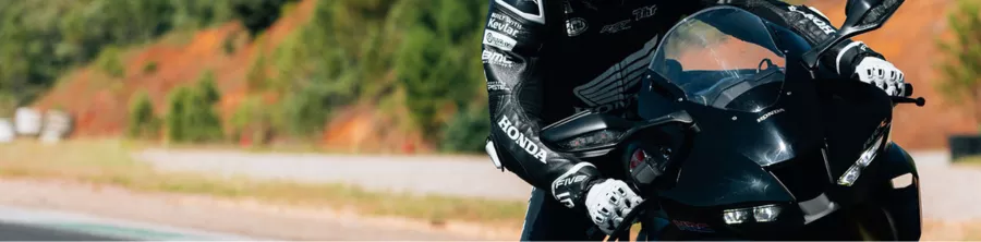 Leder- und Rennmotorradhandschuhe für Damen: Eleganz und Sicherheit