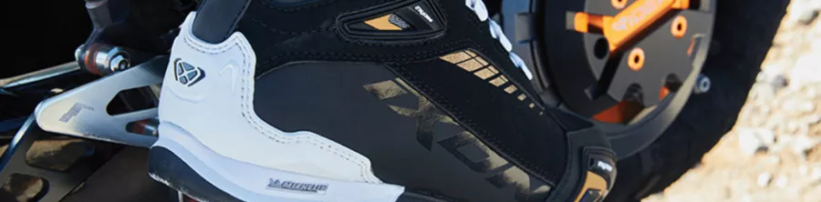 Chaussures moto femme : alliance de style et de sécurité sur la route