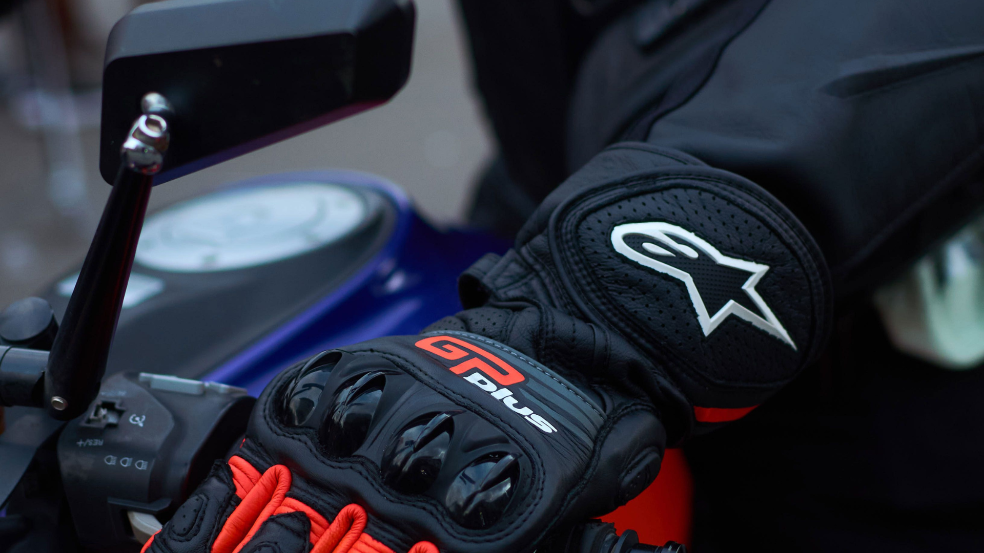 Comment bien choisir ses gants moto : le dossier complet pour protéger vos mains