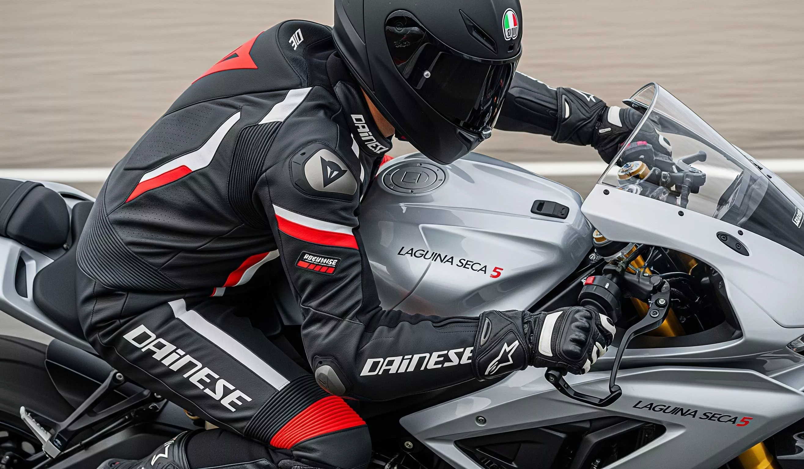 Combinaisons Dainese : l'art de la performance et de la sécurité sur piste