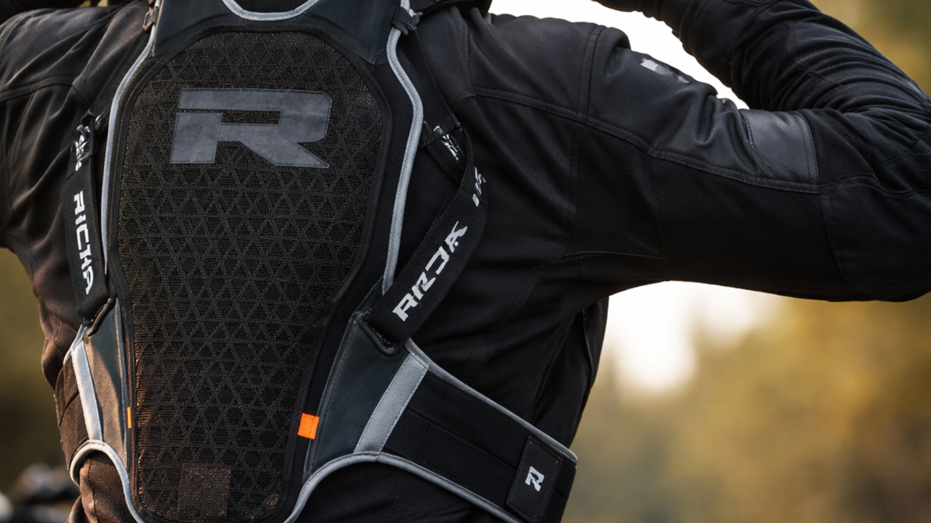 Motorradprotektoren: Technologien, die Leben retten